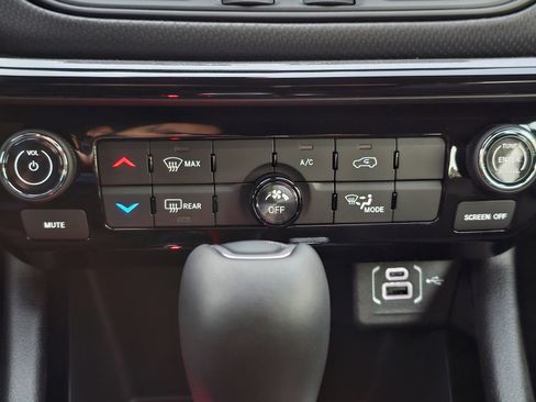 New 2026 Jeep Compass Latitude image 13