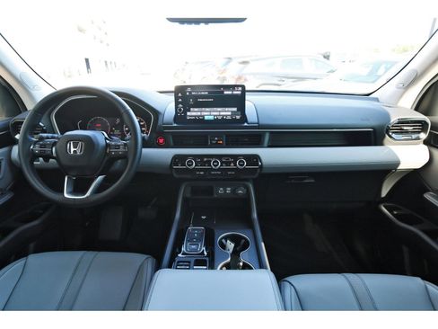 Used 2024 Honda Pilot Touring image 11