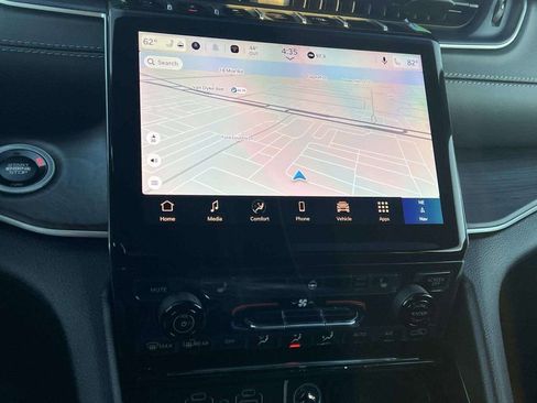 New 2025 Jeep Grand Cherokee L Limited w/ Black Appearance Package image 8