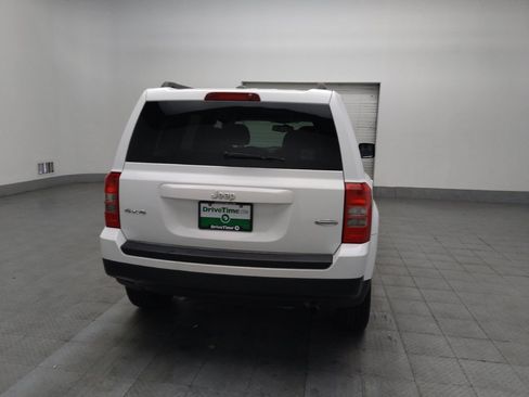 Used 2016 Jeep Patriot Latitude AWD/4WD image 7