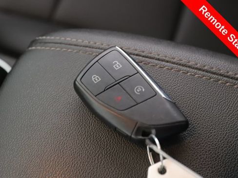 Used 2023 GMC Canyon Elevation w/ Elevation Premium Package AWD/4WD image 3