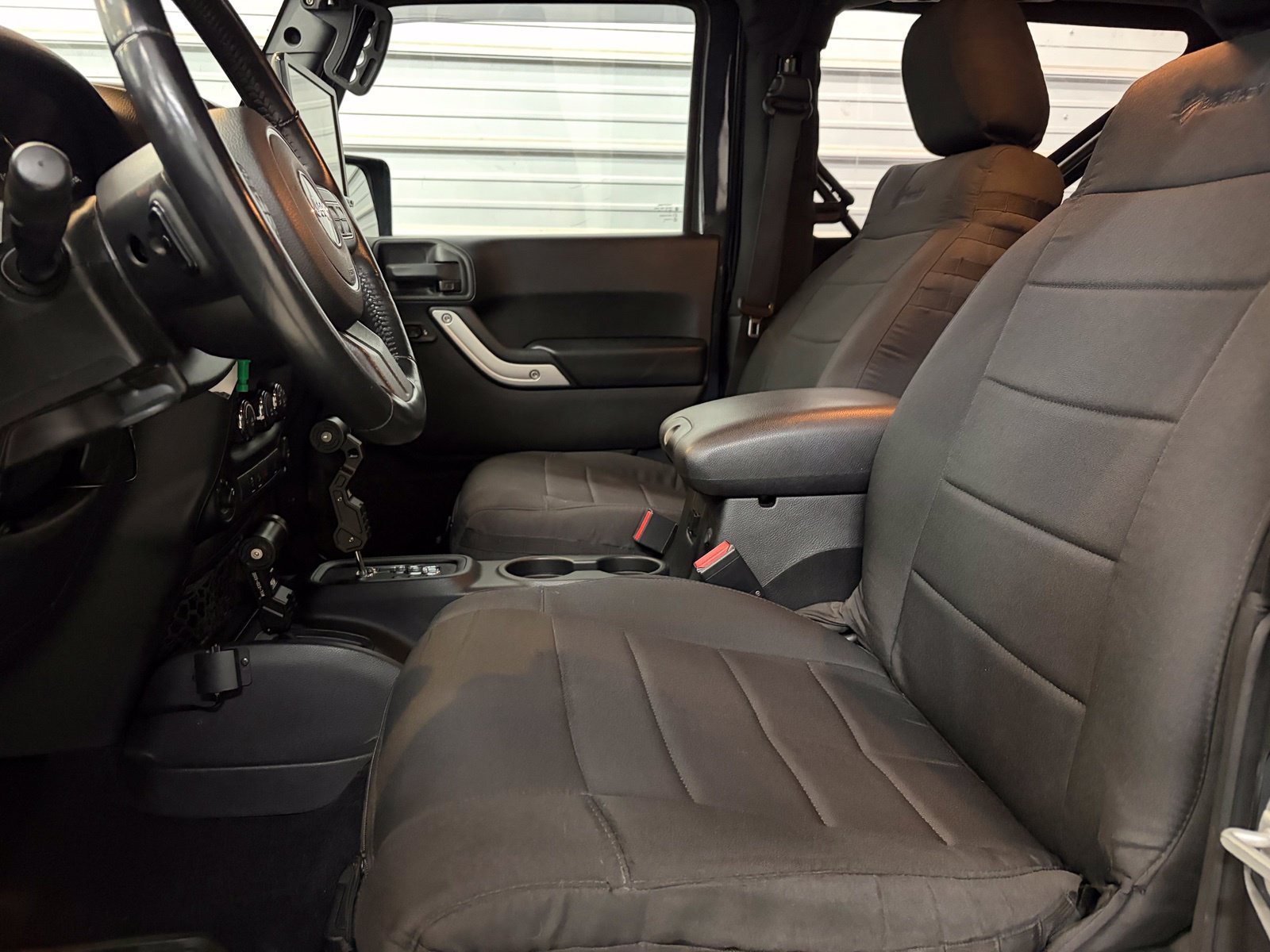 Used 2016 Jeep Wrangler Rubicon w/ Power Convenience Group AWD/4WD image 10