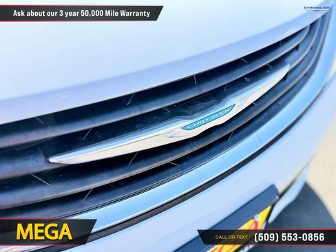Used 2018 Chrysler Pacifica Touring-L FWD image 26