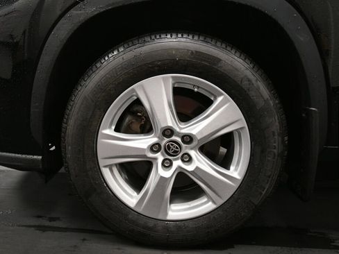 Used 2023 Toyota Highlander L image 33