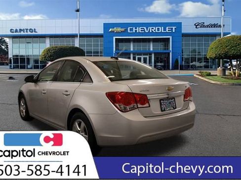 Used 2016 Chevrolet Cruze LT w/ Technology Package image 6