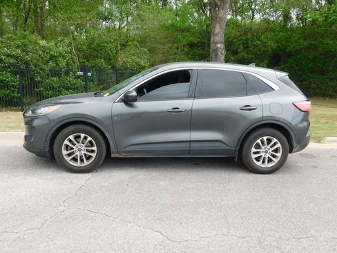 Used 2020 Ford Escape SE image 2