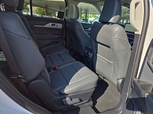 New 2025 Ford Explorer Active w/ Active Comfort Package image 30
