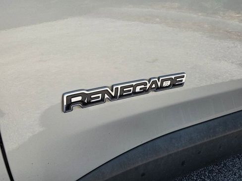 Used 2015 Jeep Renegade Latitude image 4