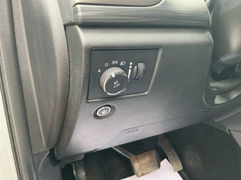 Used 2022 Jeep Grand Cherokee Laredo X image 12