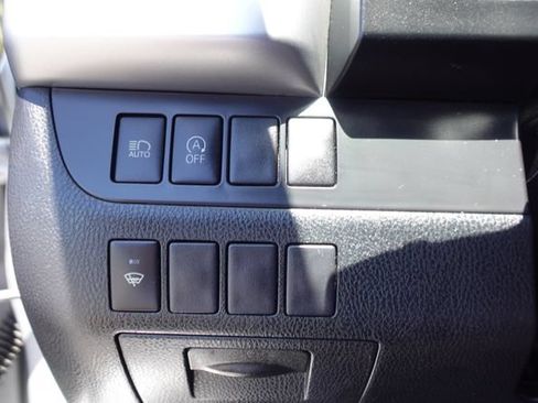 Used 2019 Toyota Highlander XLE AWD/4WD image 18