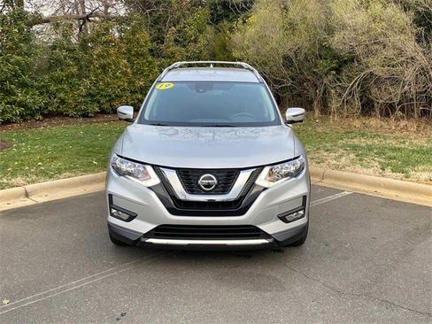 Used 2019 Nissan Rogue SV w/ Premium Package image 2