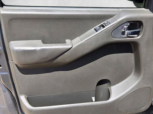 Used 2013 Nissan Frontier SV RWD image 10