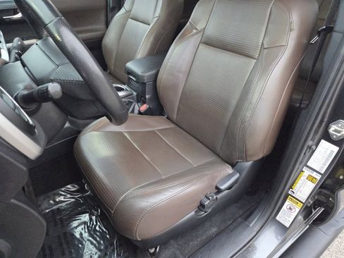 Used 2017 Toyota Tacoma Limited image 6