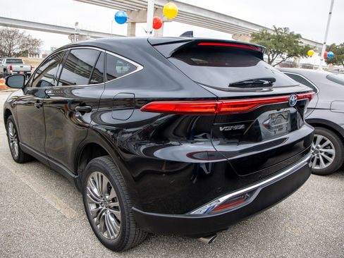 Used 2023 Toyota Venza Limited image 10