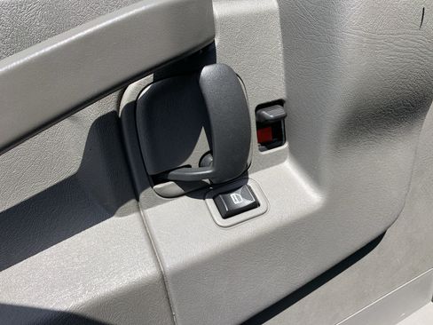Used 2023 GMC Savana 2500 Extended RWD image 15