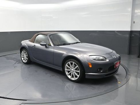Used 2006 MAZDA MX-5 Miata Grand Touring w/ Premium Pkg RWD image 10