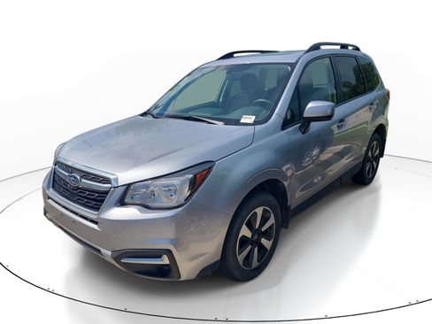 Used 2017 Subaru Forester 2.5i Premium w/ All-Weather Package AWD/4WD image 3