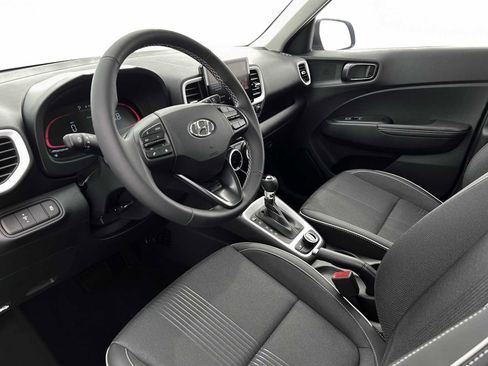 New 2025 Hyundai Venue Limited image 14