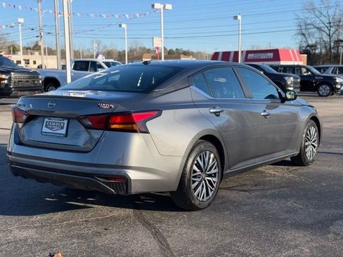 Used 2025 Nissan Altima 2.5 SV image 14