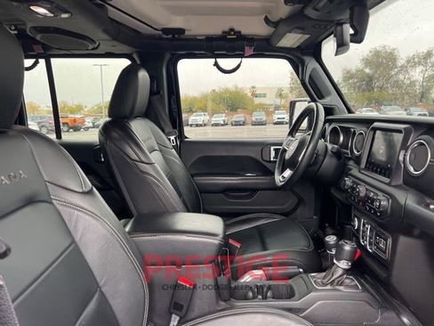Used 2018 Jeep Wrangler Unlimited Sahara w/ Dual Top Group image 29