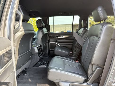 Used 2022 Jeep Wagoneer Series III w/ Flexible Seating Group RWD image 13