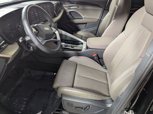 Certified 2025 Audi Q5 Prestige image 30