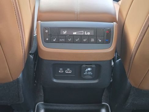 Used 2025 Nissan Pathfinder Platinum AWD/4WD image 33