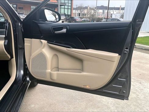 Used 2014 Toyota Camry LE image 25