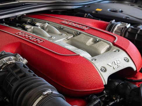 Used 2018 Ferrari 812 Superfast RWD image 12