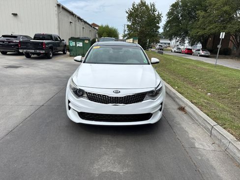 Used 2016 Kia Optima EX w/ Premium Package image 6