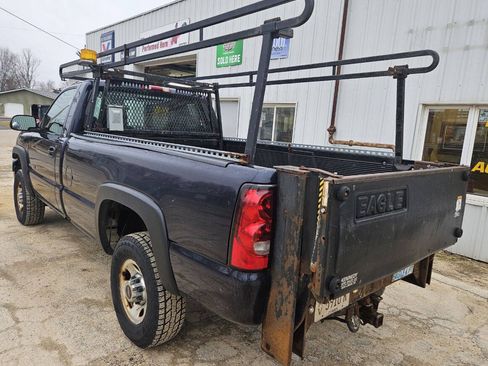 Used 2006 Chevrolet Silverado 2500 W/T RWD image 8