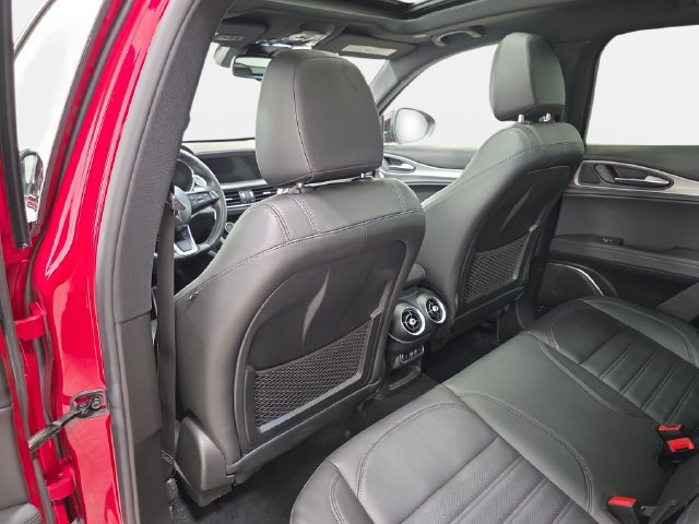 Used 2022 Alfa Romeo Stelvio Veloce AWD/4WD image 12
