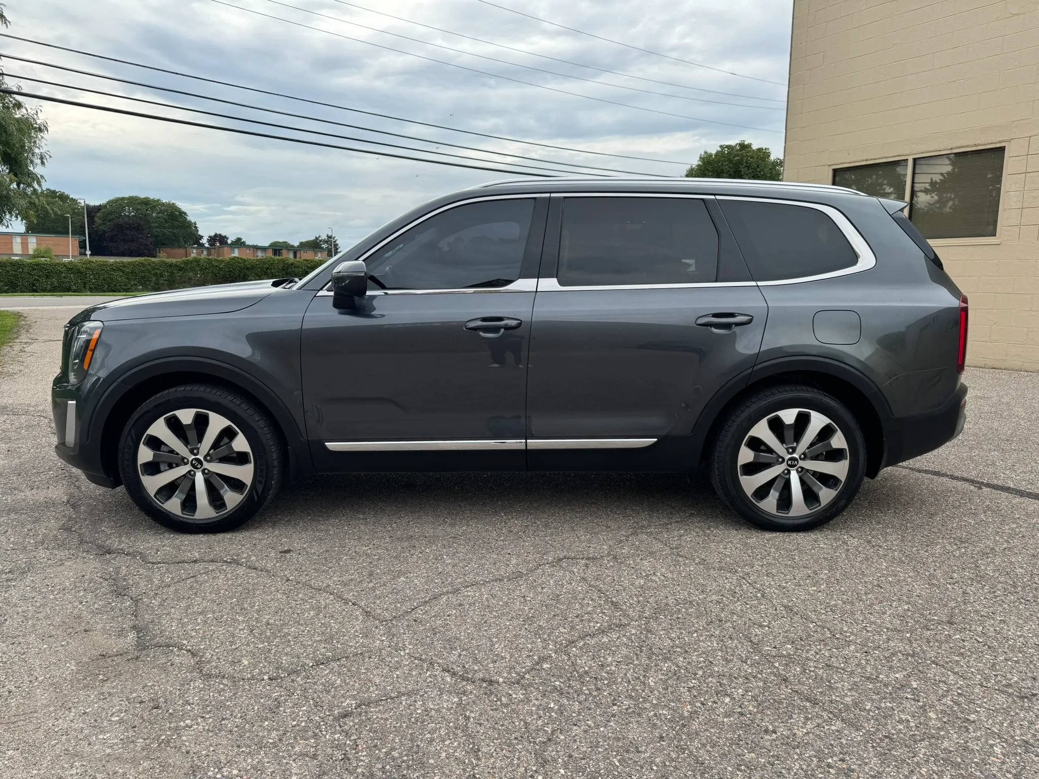 Used 2020 Kia Telluride EX w/ EX Premium Package AWD/4WD image 5