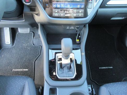 Used 2025 Subaru Forester Premium image 21