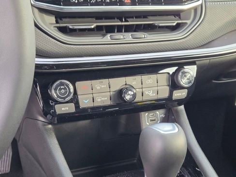 New 2026 Jeep Compass Latitude image 24