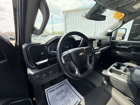 Used 2024 Chevrolet Silverado 2500 LT AWD/4WD image 6