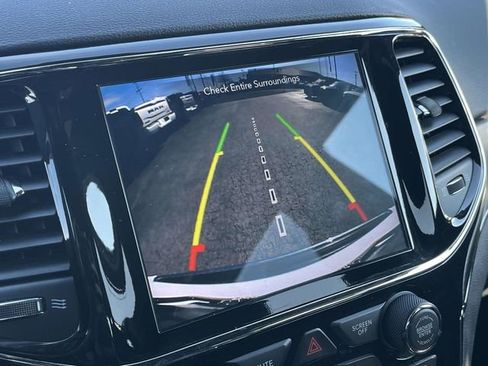 Used 2022 Jeep Grand Cherokee Limited image 32