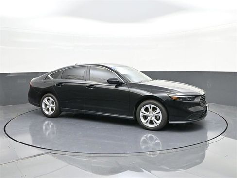 Used 2025 Honda Accord LX image 17