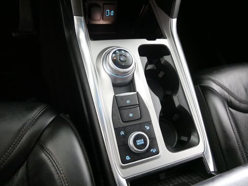 Used 2020 Ford Explorer Platinum w/ Premium Technology Package image 24