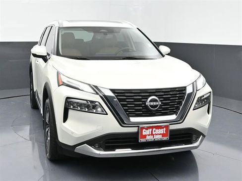Used 2022 Nissan Rogue Platinum w/ Head-Up Display Package AWD/4WD image 3