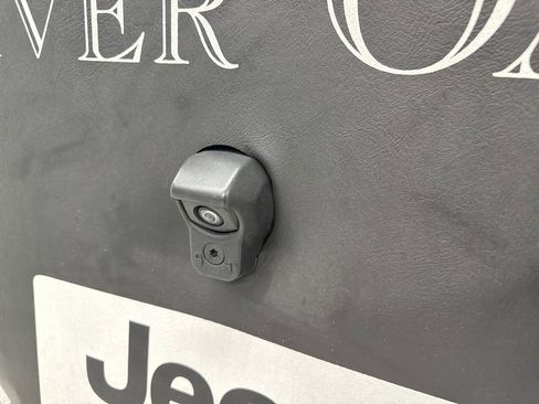 Used 2024 Jeep Wrangler Sport S image 7