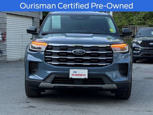 Used 2025 Ford Explorer Active AWD/4WD image 2