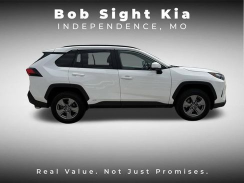Used 2022 Toyota RAV4 XLE w/ XLE Grade Weather Package AWD/4WD image 12