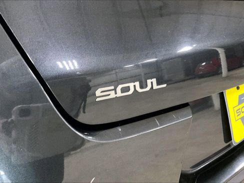 Used 2024 Kia Soul LX w/ LX Technology Package image 8