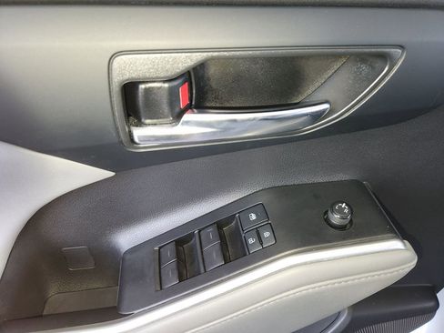 Used 2022 Toyota Highlander XLE image 30