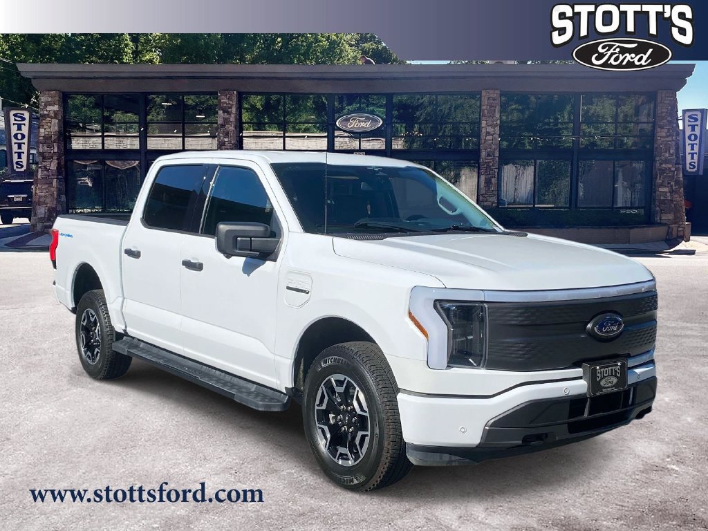 Used 2023 Ford F150 Lightning XLT AWD/4WD image 1