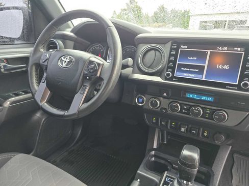 Used 2022 Toyota Tacoma TRD Off-Road w/ Technology Package AWD/4WD image 11