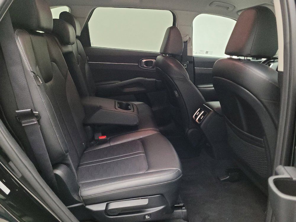 Used 2024 Kia Sorento S FWD image 19