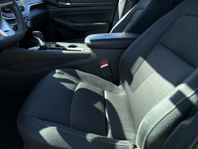 Used 2025 Nissan Altima 2.5 SV FWD image 10