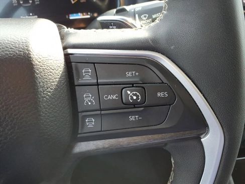 Used 2023 Jeep Grand Cherokee L Limited image 28